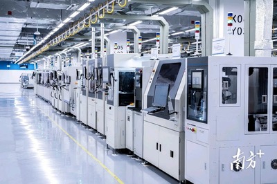深圳坪山榮耀智能制造產(chǎn)業(yè)園首亮相，自動(dòng)化設(shè)備實(shí)現(xiàn)28.5秒生產(chǎn)一臺(tái)手機(jī)